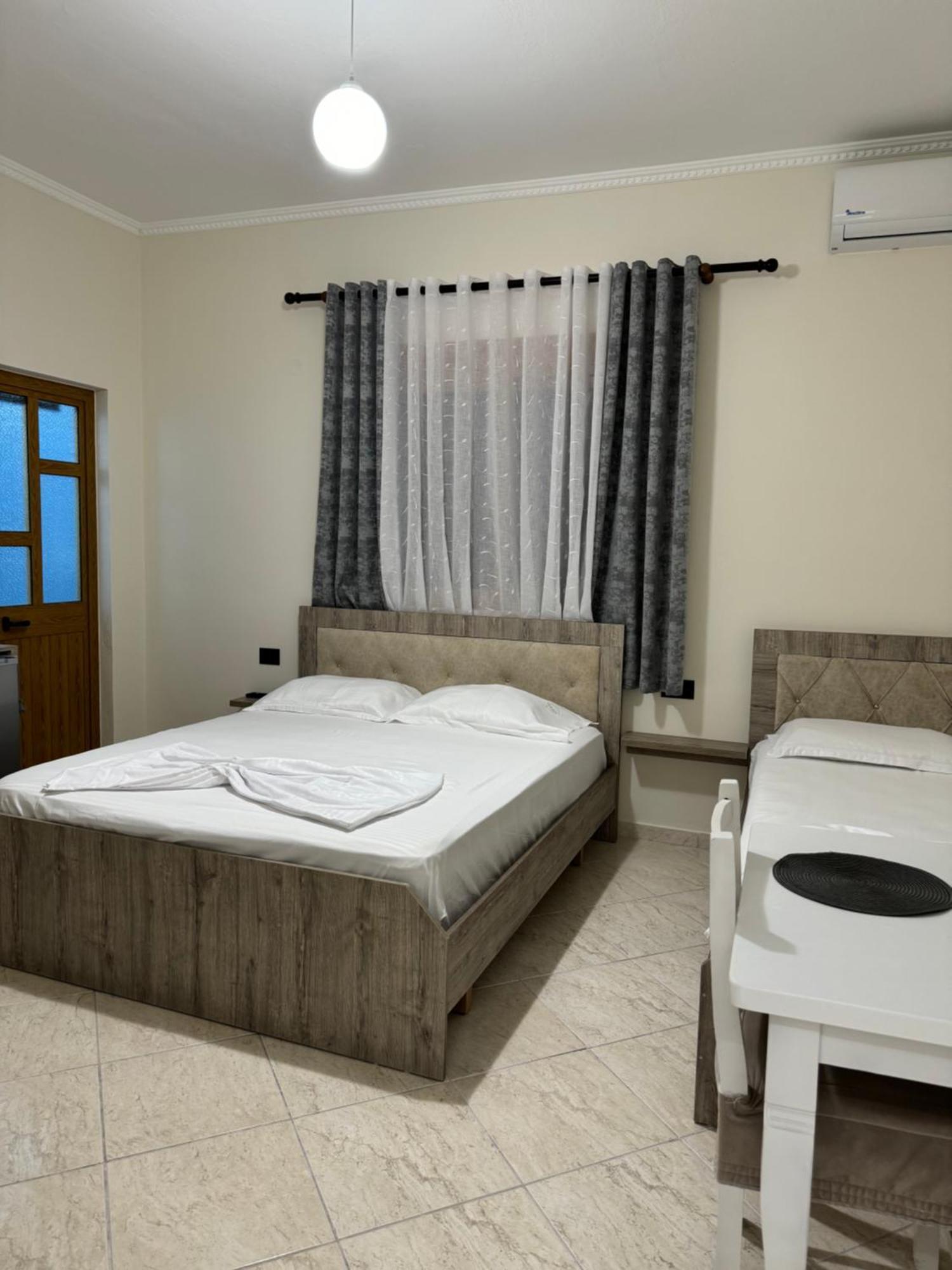 Vila Eljus Durres Exterior photo